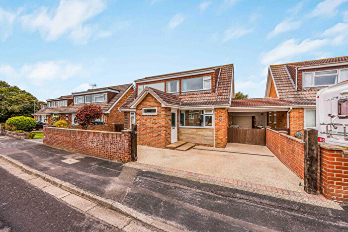 4 Bedroom Link Detached House For Sale In Central Hayling, PO11