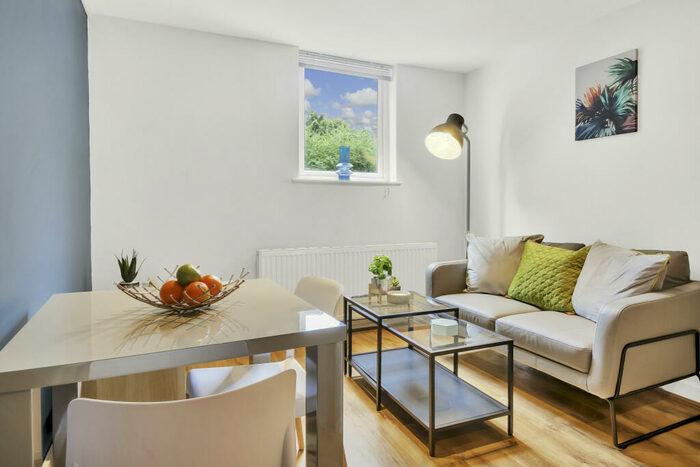 2 Bedroom Flat To Rent In Cliff Road, Leeds, LS6