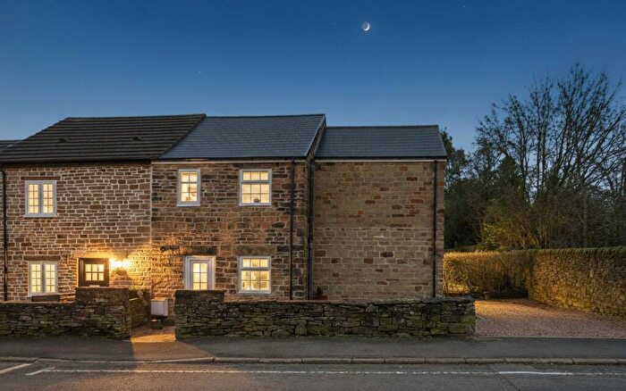 3 Bedroom Semi Detached House For Sale In Storrs Road, Chesterfield, S40