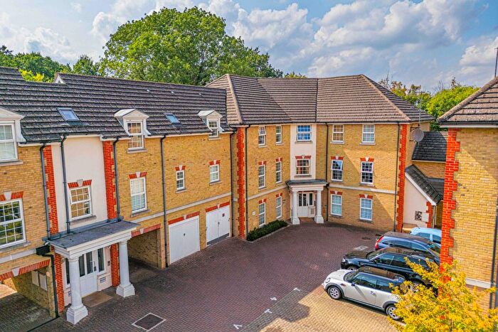 2 Bedroom Flat For Sale In Fuller Close, Bushey Heath, Hertfordshire, WD23