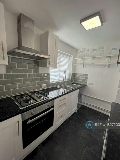 2 Bedroom Flat To Rent In Warley Mount, Warley, Brentwood, CM14