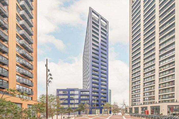 2 Bedroom Flat To Rent In Lookout Lane, Canning Town, E14