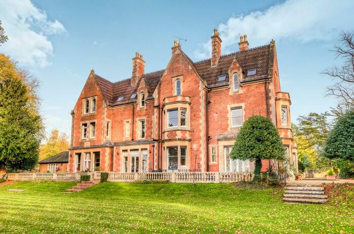 2 Bedroom Flat For Sale In Eathorpe Park, Fosse Way, Leamington Spa, Warwickshire, CV33