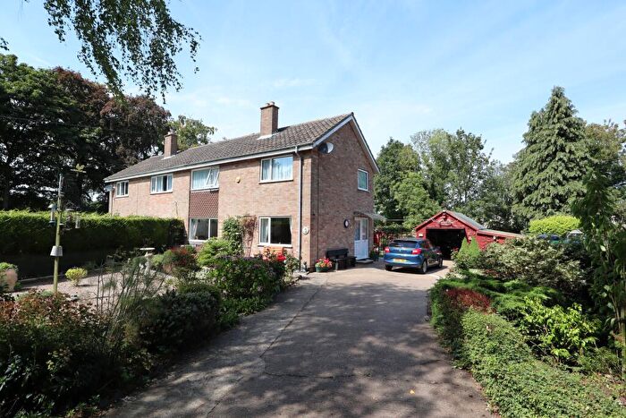 3 Bedroom Semi-Detached House For Sale In St Georges Lane, Riseholme, LN2