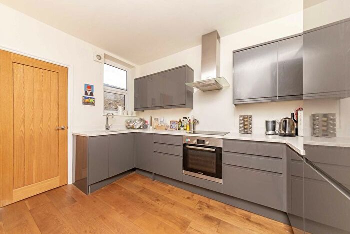 1 Bedroom Flat To Rent In Gleneagle Road, Streatham, SW16