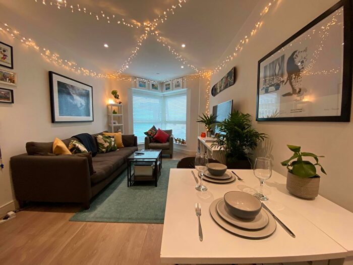 1 Bedroom Flat For Sale In Longfield Avenue, London, W5