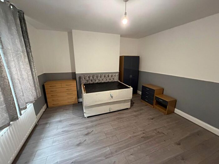 2 Bedroom Flat To Rent In Axwell Terrace, Gateshead, NE16