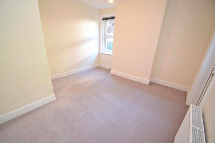 2 Bedroom Flat To Rent In Broadstone, BH18