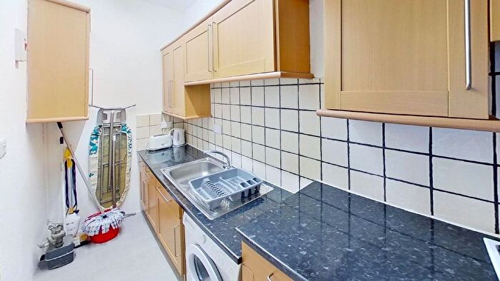 1 Bedroom Flat To Rent In Grove Street, Edinburgh, EH3