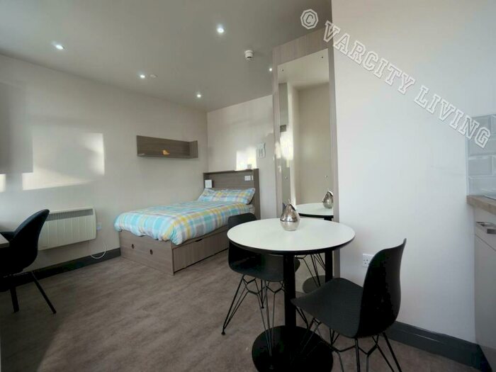 Studio To Rent In High Street, Bangor, Gwynedd, LL57