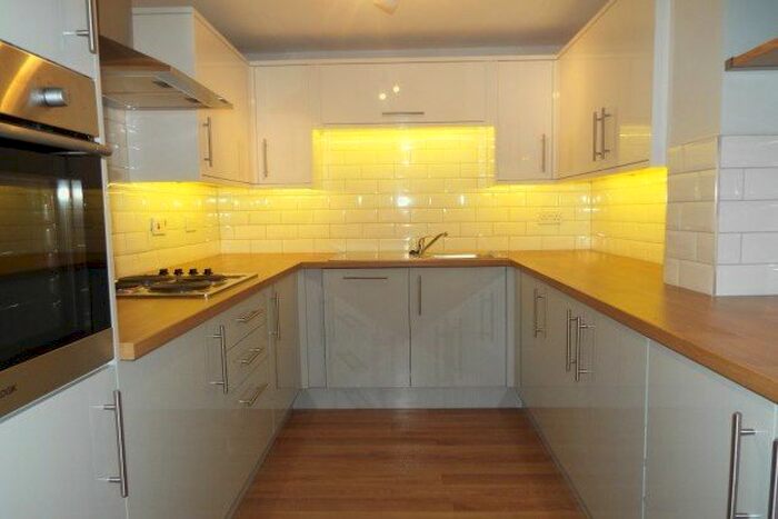 3 Bedroom Flat To Rent In Ffordd Garthorne, Cardiff CF10