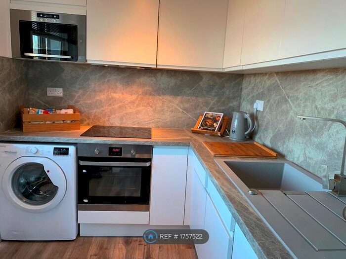2 Bedroom Flat To Rent In Lowick Court, Newcastle Upon Tyne, NE3