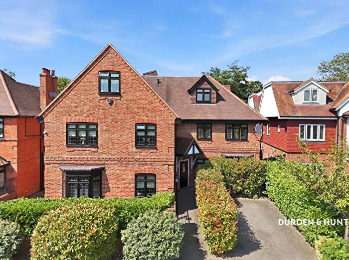 2 Bedroom Flat For Sale In Manor Avenue, Hornchurch, RM11