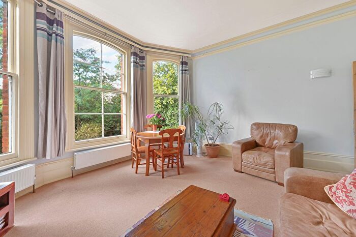 2 Bedroom Flat To Rent In The Drive, SW20