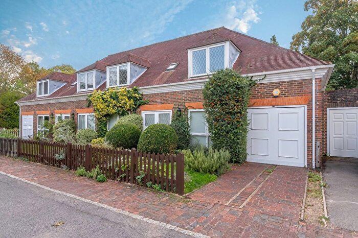 5 Bedroom Semi-Detached House For Sale In The Orangery, Richmond, TW10