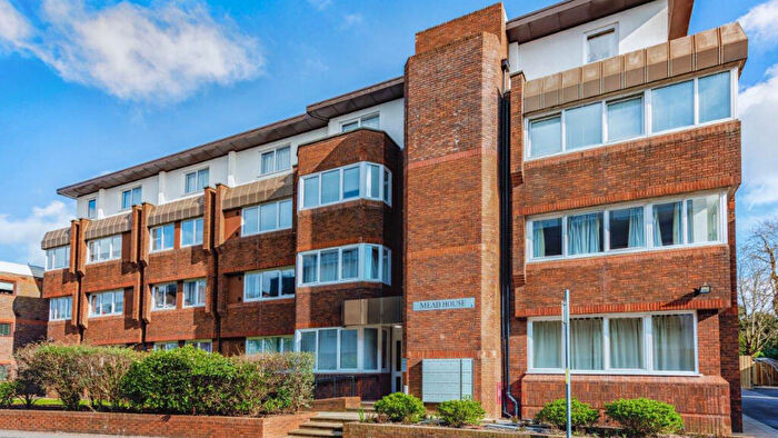 2 Bedroom Apartment To Rent In Cantelupe Road, East Grinstead, West Sussex, RH19