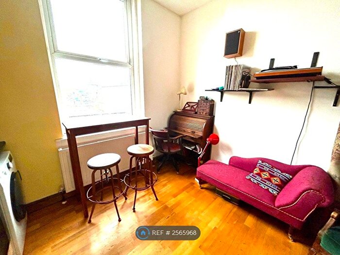 1 Bedroom Flat To Rent In Kingsland High Street, London, E8