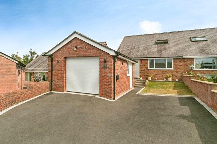 3 Bedroom Bungalow For Sale In Rhosfryn, Bangor, Gwynedd, LL57