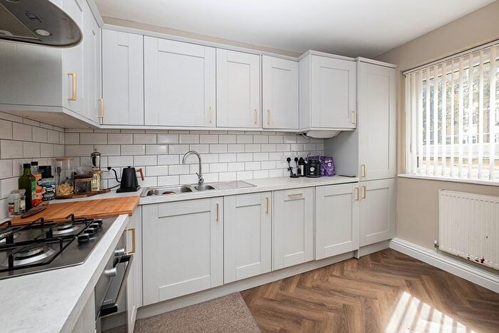 2 Bedroom Flat To Rent In Strathdon Drive, London, SW17