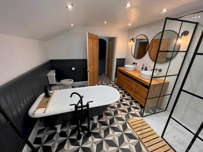 3 Bedroom End Of Terrace House To Rent In Raynham Street, Hertford, SG13