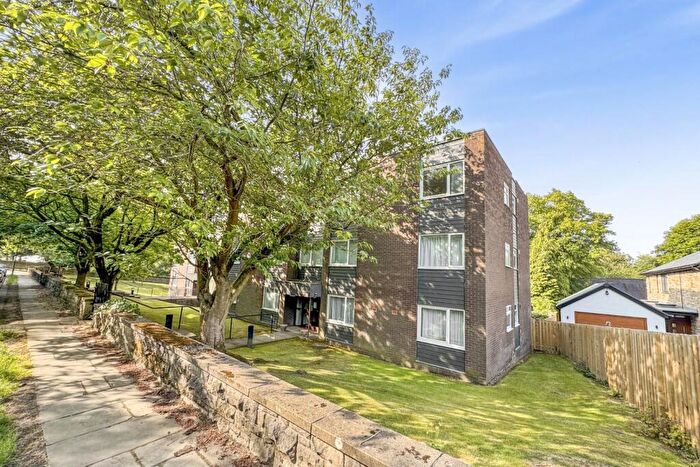 2 Bedroom Flat For Sale In Woodville Court, Roundhay, LS8