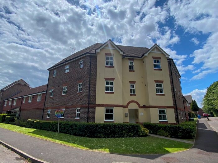 2 Bedroom Flat To Rent In Woodland Walk, Aldershot, Hampshire, GU12