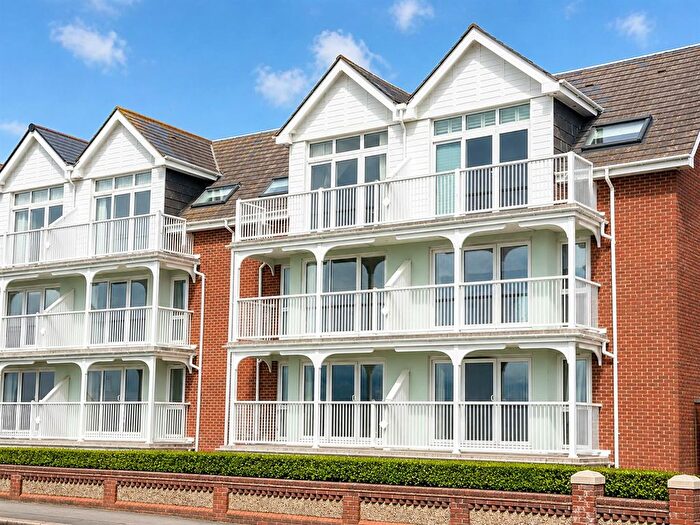 2 Bedroom Flat For Sale In Marine Parade West, Lee-On-The-Solent, PO13