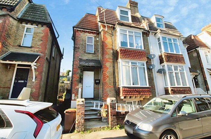 1 Bedroom Flat To Rent In The Close, Rochester, ME1