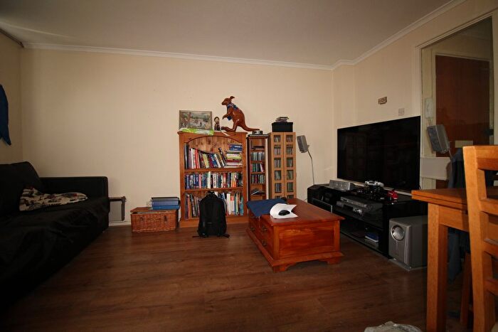 1 Bedroom Flat To Rent In Green Acres, Croydon, CR0