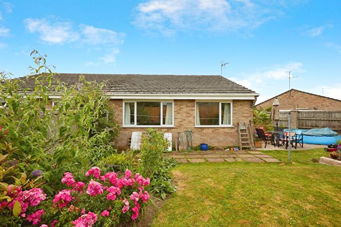 2 Bedroom Semi Detached Bungalow For Sale In Claremont Avenue, Gillingham, SP8
