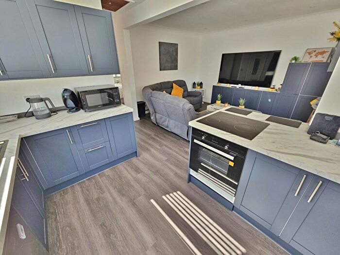 2 Bedroom Semi-Detached Bungalow For Sale In Fareham Park Road, Fareham, PO15
