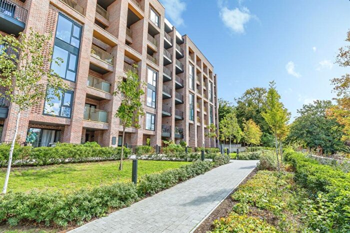2 Bedroom Flat For Sale In Whiffens Avenue, Chatham, ME4