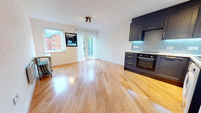 2 Bedroom Apartment For Sale In Central Court, Melville Street, Salford, M3