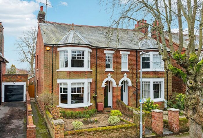 4 Bedroom Semi Detached House For Sale In Chiltern Road, Hitchin, SG4