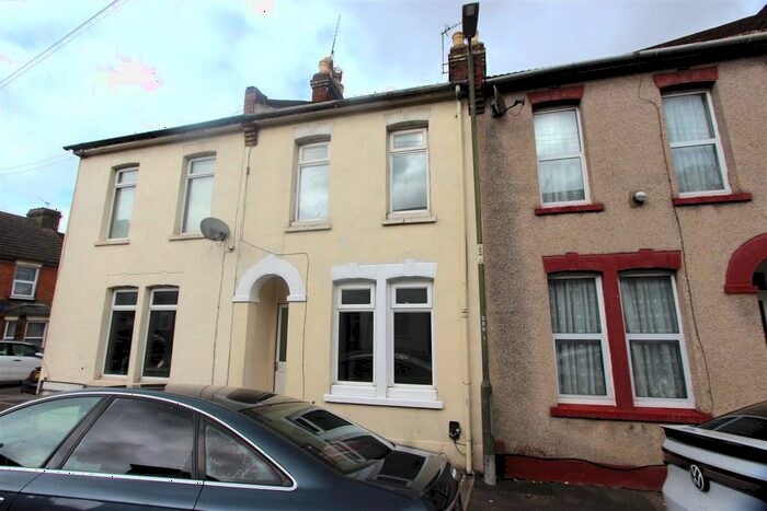 3 Bedroom Terraced House To Rent In Glencoe Road, Chatham, ME4
