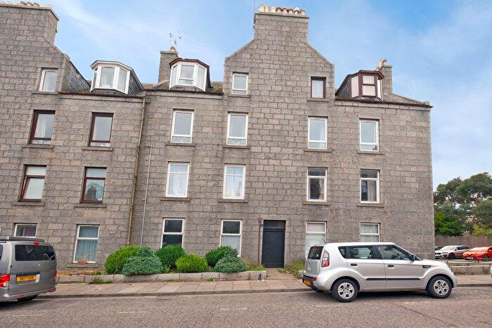 3 Bedroom Flat For Sale In Rosemount Place, Aberdeen, AB25