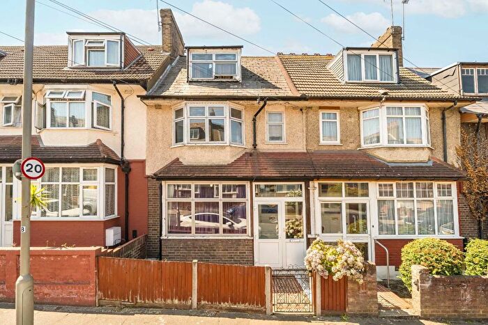 4 Bedroom Property For Sale In Lynwood Road, Tooting, SW17