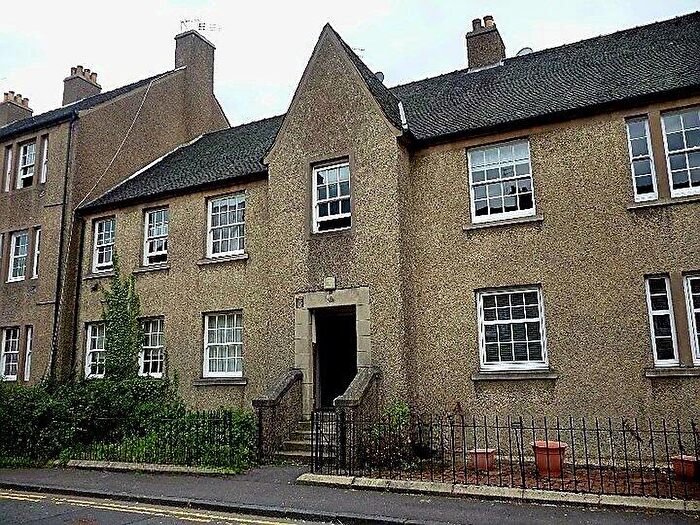 2 Bedroom Flat To Rent In Morris Terrace, Stirling Town, Stirling, FK8