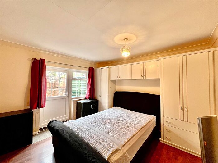 1 Bedroom Flat To Rent In St. Pauls Close, Hounslow, TW3