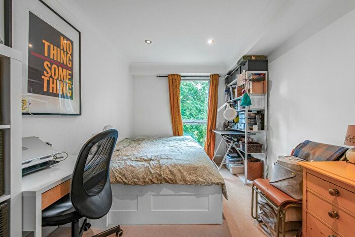 2 Bedroom Flat For Sale In Cawnpore Street, London, SE19