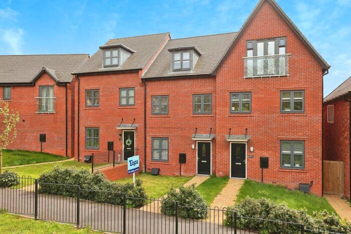 3 Bedroom Terraced House For Sale In Hazel Close, Rugby, CV21