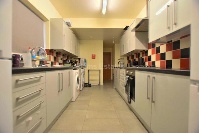 6 Bedroom Terraced House To Rent In Radstock Road, Reading, RG1