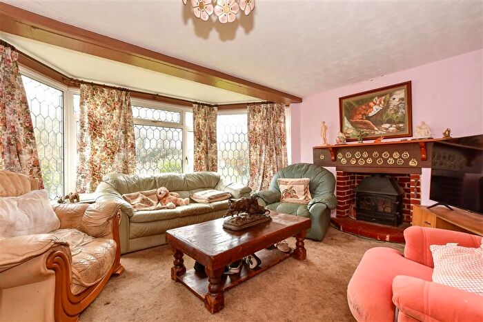4 Bedroom Chalet For Sale In Limerstone, Newport, Isle Of Wight, PO30