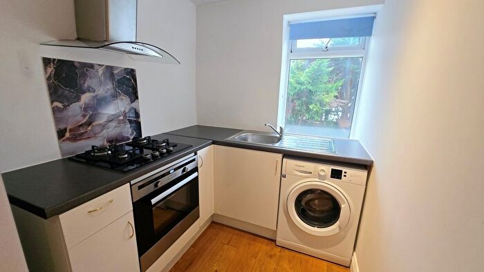 1 Bedroom Flat To Rent In Latchmere Close, Richmond, TW10