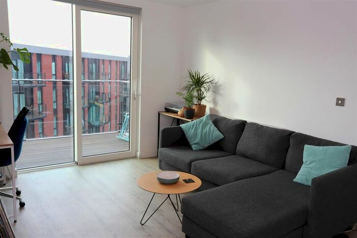 2 Bedroom Flat To Rent In Lockgate Square, Salford M5