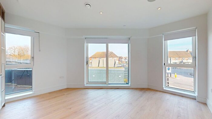 1 Bedroom Flat To Rent In Beverley Way, New Malden, SW20