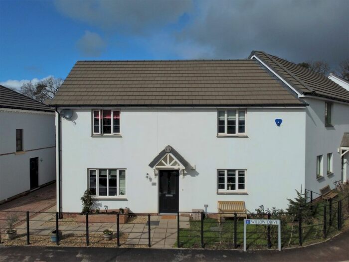 3 Bedroom Semi-Detached House For Sale In Willow Drive, Uffculme, Cullompton, Devon, EX15