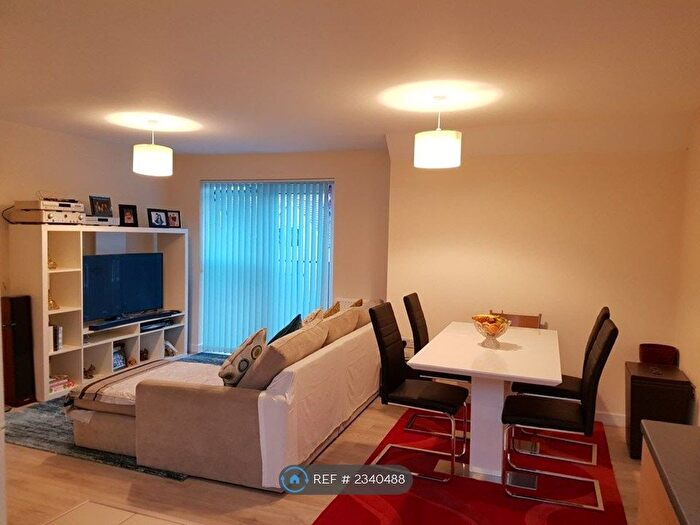 2 Bedroom Flat To Rent In Albacore Way, Hayes, UB3