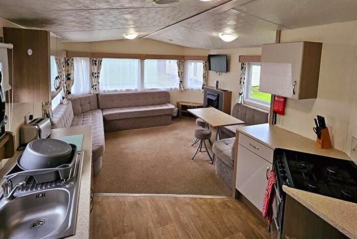 2 Bedroom Mobile/park Home For Sale In North Sea Lane, Humberston, Grimsby, DN36