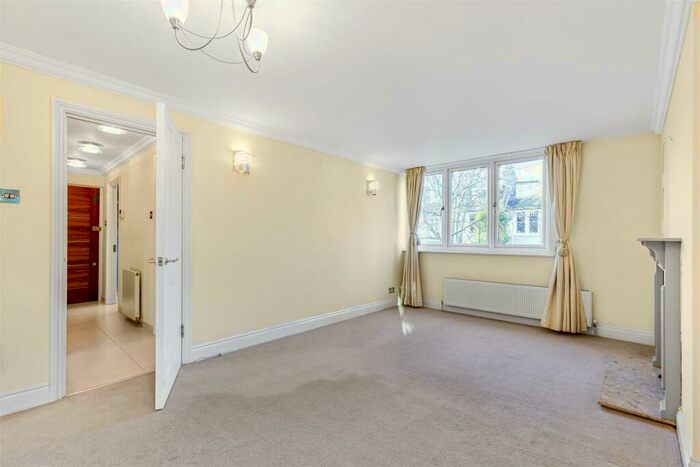 2 Bedroom Flat To Rent In Park Court, East Sheen, SW14